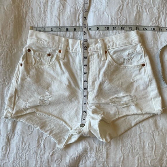 Original Levi’s 501 high rise / high waisted cut off shorts from Revolve Size 27 - Picture 6 of 8